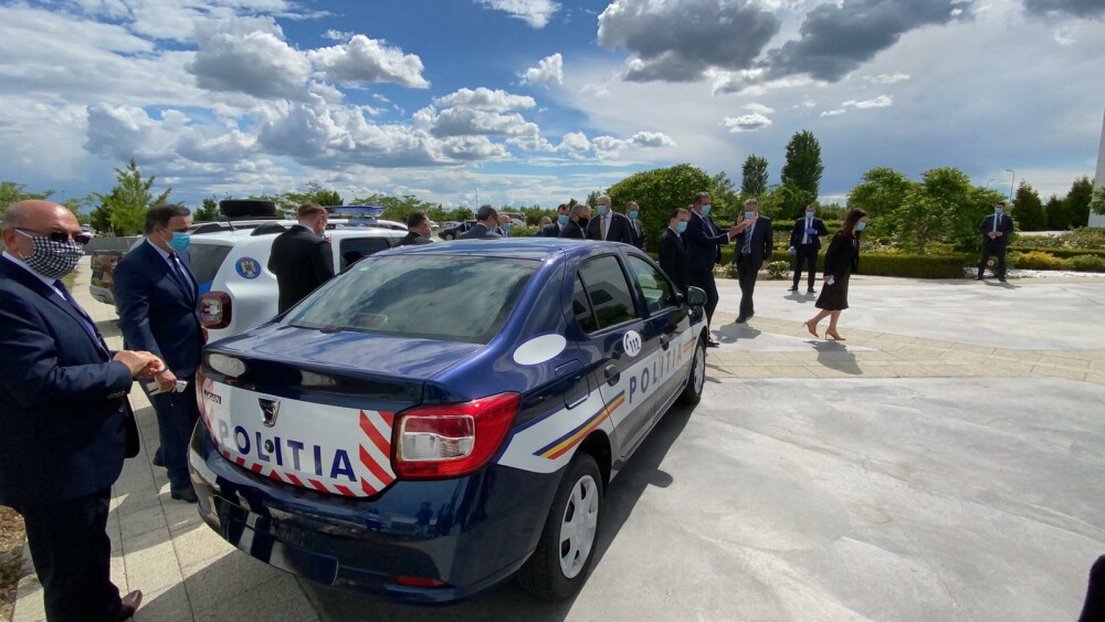 VIDEO Cum arată noul Duster al Poliției Române. Premierul Orban, printre primii care l-au văzut - Imaginea 16