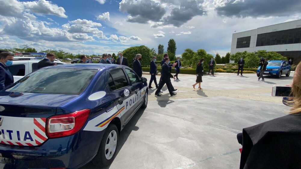 VIDEO Cum arată noul Duster al Poliției Române. Premierul Orban, printre primii care l-au văzut - Imaginea 17