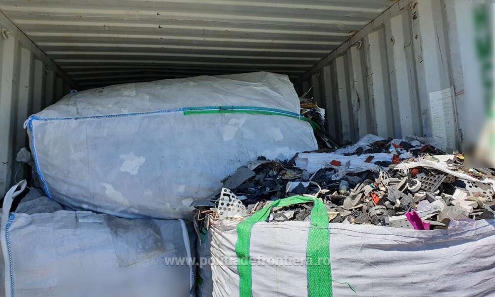 FOTO. Alte 15 containere cu deșeuri din Germania au fost descoperite în Portul Constanța - Imaginea 1