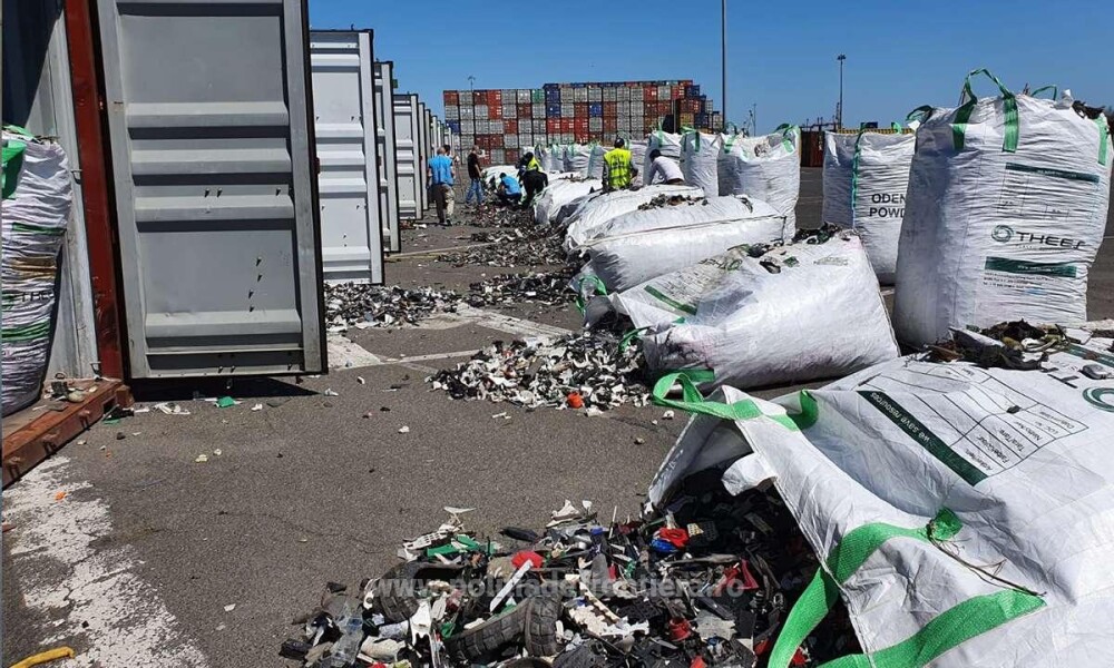 FOTO. Alte 15 containere cu deșeuri din Germania au fost descoperite în Portul Constanța - Imaginea 3
