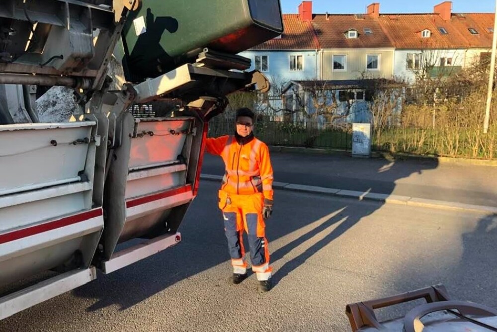 O fostă primăriță din Suedia a ajuns șofer pe mașina de gunoi, după ce a pierdut alegerile - Imaginea 1