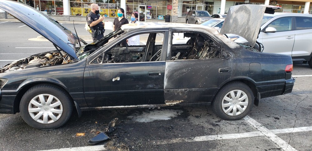O mașină a luat foc după ce șoferul a folosit dezinfectant în timp ce fuma o țigară - Imaginea 4