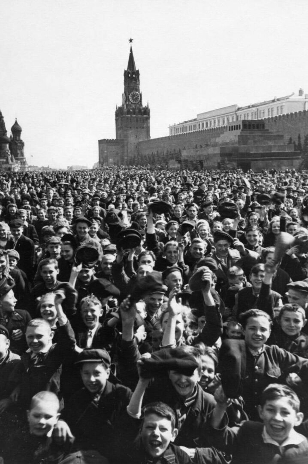 FOTO | Scurtă istorie a zilei de 9 mai. De ce aniversează Rusia Ziua Victoriei în 9 mai și restul Europei în 8 mai - Imaginea 7