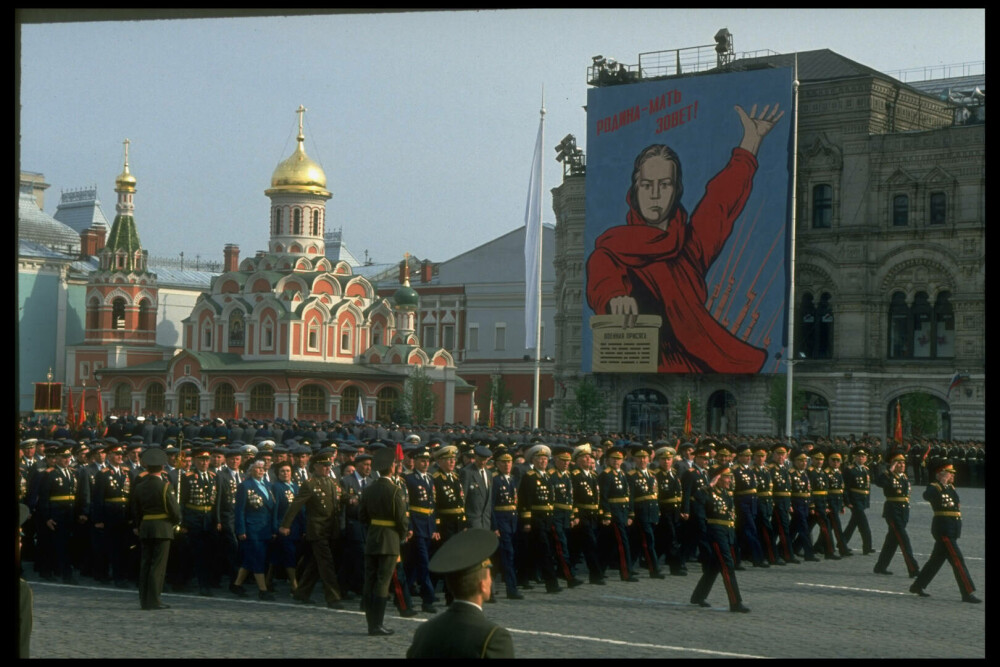 FOTO | Scurtă istorie a zilei de 9 mai. De ce aniversează Rusia Ziua Victoriei în 9 mai și restul Europei în 8 mai - Imaginea 12