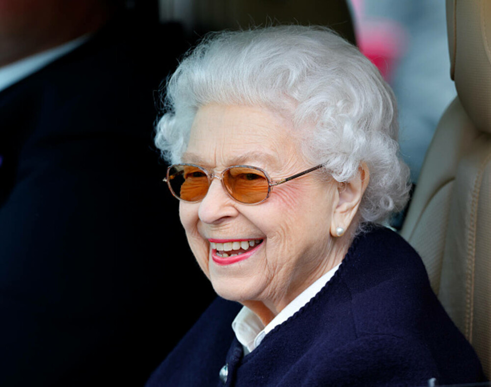 Regina Elisabeta a Marii Britanii a apărut zâmbitoare și aparent într-o stare bună în public - Imaginea 3
