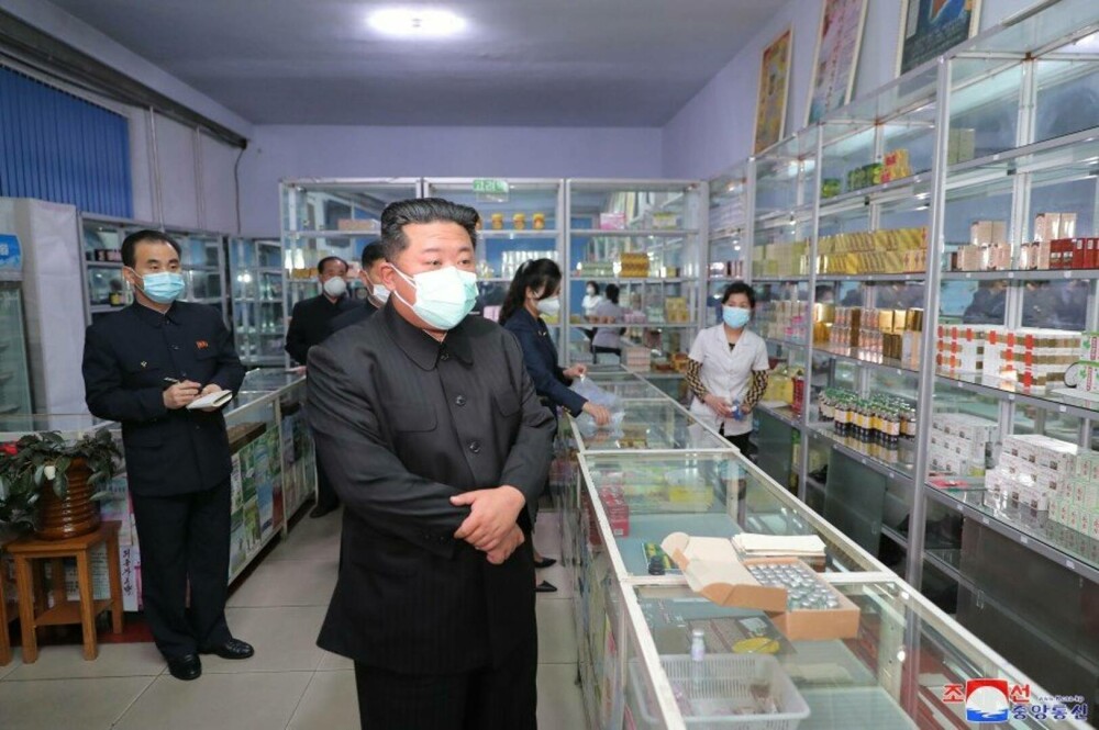 Pandemia Covid-19 a început „oficial” și în Coreea de Nord. Țara nu are vaccin, sunt probleme cu rezervele de medicamente - Imaginea 3