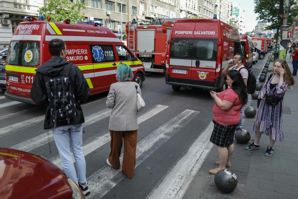 București: O garnitură de metrou a luat foc între stațiile Piața Romană și Piața Universității. Planul Roşu, activat - Imaginea 3