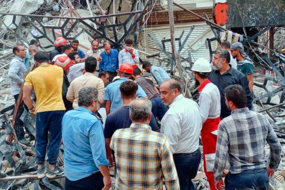 Clădire prăbușită în Iran: Bilanțul, revizuit în creștere la 18 morți. Căutările continuă - Imaginea 2