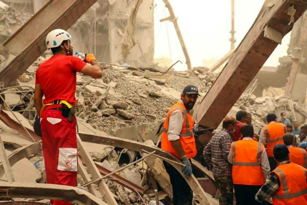 Clădire prăbușită în Iran: Bilanțul, revizuit în creștere la 18 morți. Căutările continuă - Imaginea 3