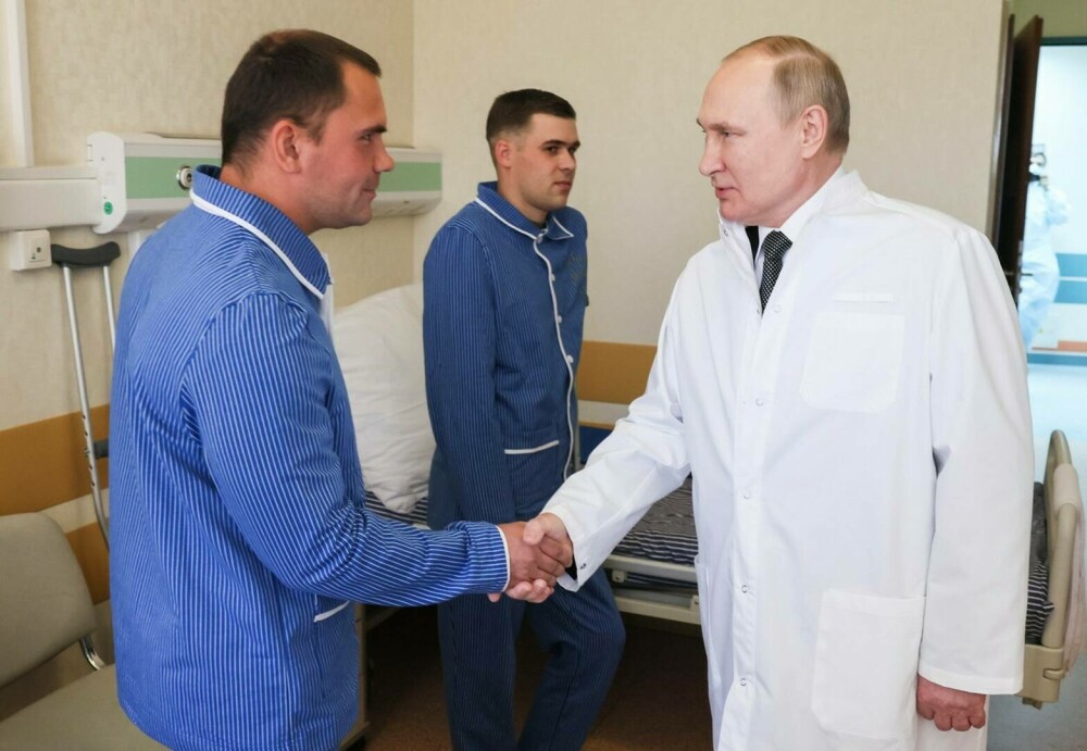 Putin a mers pentru prima oară în spital, la militarii ruşi răniţi în Ucraina. GALERIE FOTO - Imaginea 4