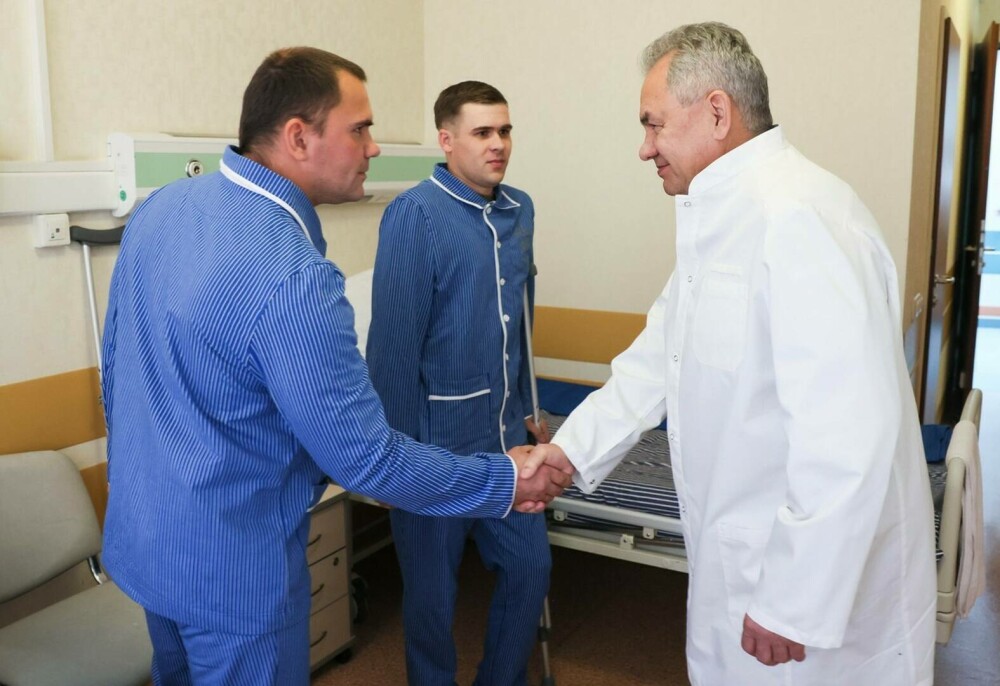 Putin a mers pentru prima oară în spital, la militarii ruşi răniţi în Ucraina. GALERIE FOTO - Imaginea 3