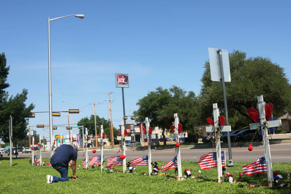 Şcoala primară din Texas, unde un tânăr de 18 ani a ucis 19 elevi şi doi profesori, va fi demolată - Imaginea 4