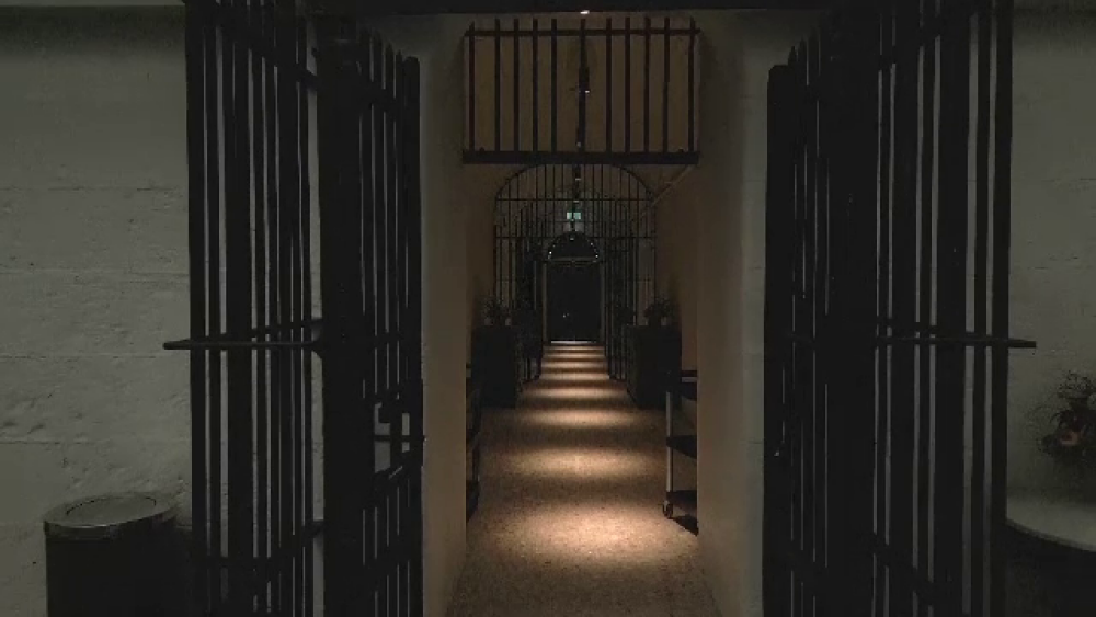 Cât costă o noapte de cazare la „penitenciar”. O închisoare a fost transformată într-un hotel de lux | GALERIE FOTO - Imaginea 1