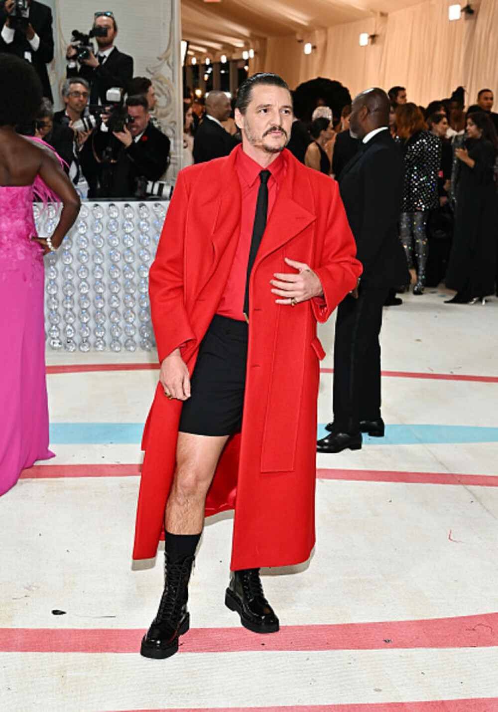 Apariții spectaculoase la Met Gala 2023. Jared Leto s-a îmbrăcat precum pisica lui Karl Lagerfeld. GALERIE FOTO - Imaginea 7