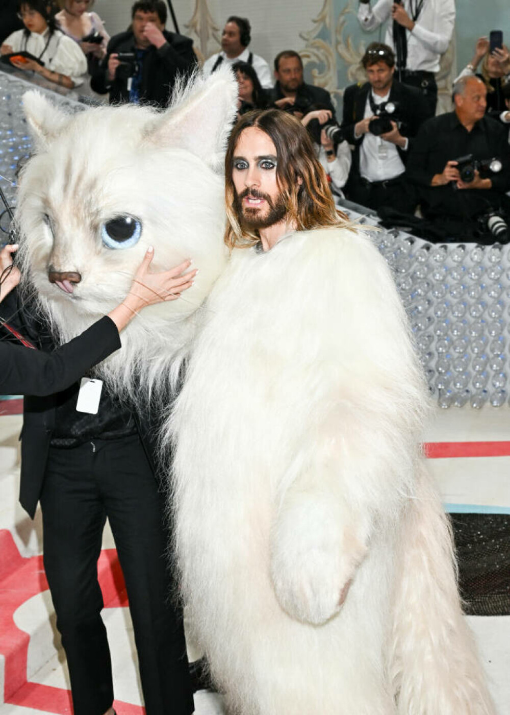 Apariții spectaculoase la Met Gala 2023. Jared Leto s-a îmbrăcat precum pisica lui Karl Lagerfeld. GALERIE FOTO - Imaginea 21