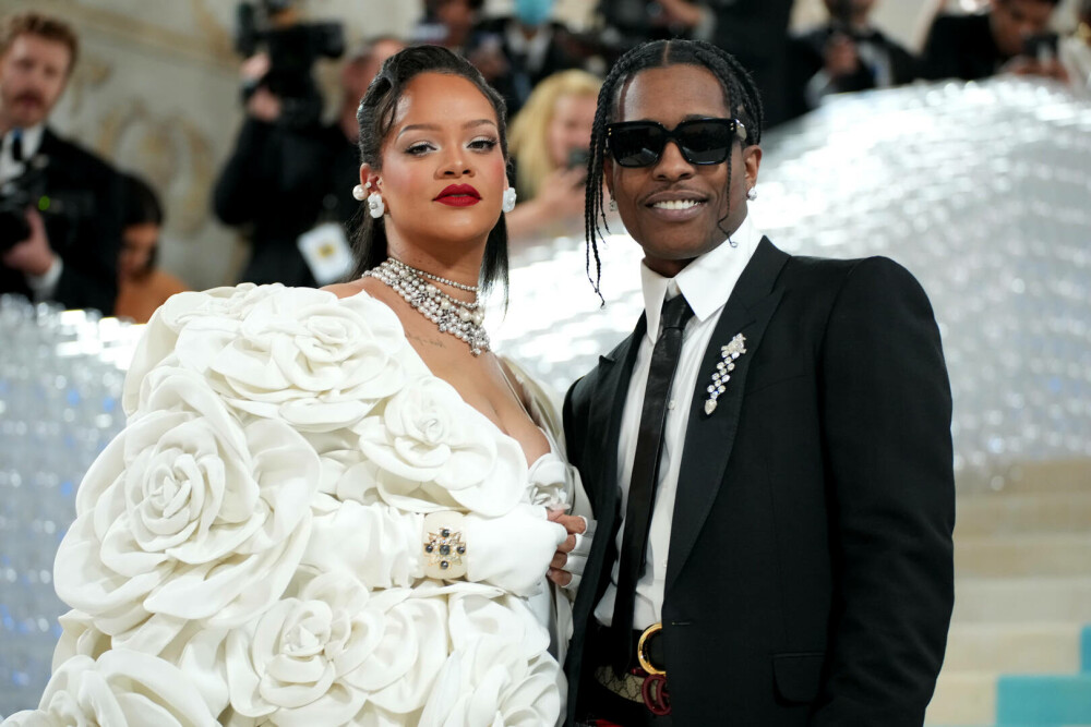 Rihanna și A$AP Rocky, apariție de senzație. Cum s-au îmbrăcat pentru o cină la restaurant | GALERIE FOTO - Imaginea 17