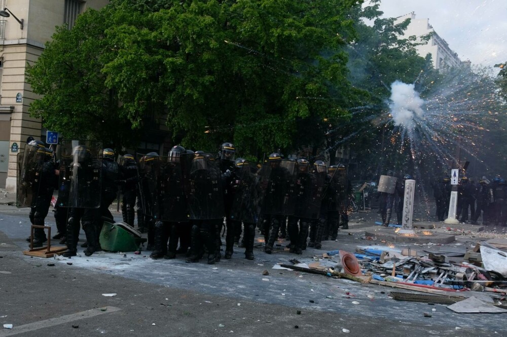 Cel puţin 540 de arestări în Franţa, la manifestaţii de 1 Mai. 406 polițiști și zeci de manifestanți au fost răniți - Imaginea 8