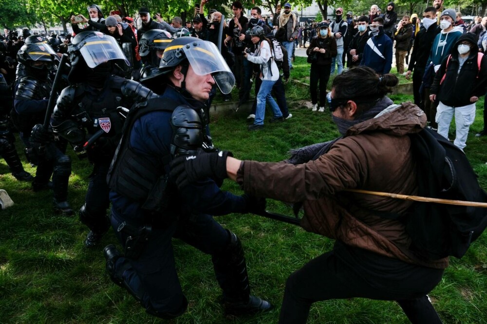 Cel puţin 540 de arestări în Franţa, la manifestaţii de 1 Mai. 406 polițiști și zeci de manifestanți au fost răniți - Imaginea 13