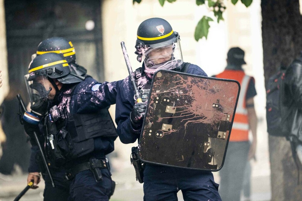 Cel puţin 540 de arestări în Franţa, la manifestaţii de 1 Mai. 406 polițiști și zeci de manifestanți au fost răniți - Imaginea 17