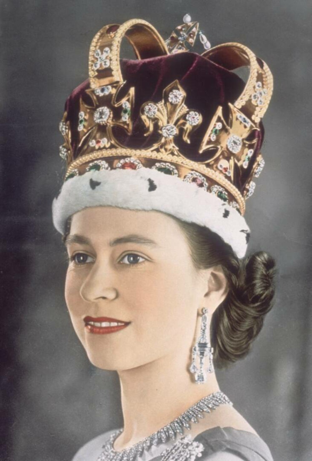 Cum arată coroanele folosite la Încoronarea Regelui Charles al III-lea - Imaginea 3