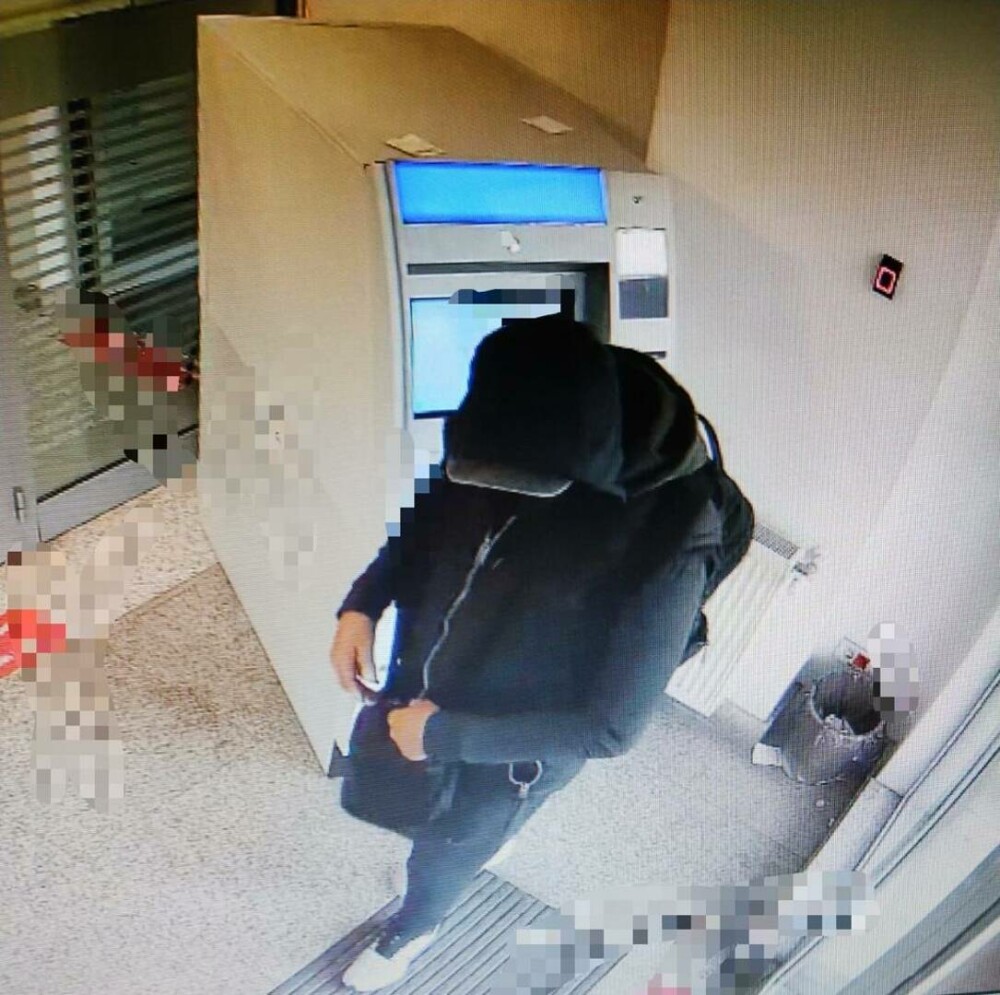 Percheziţii în Bucureşti la persoane care încărcau bancnote false în bancomate, „imposibil de detectat cu ochiul liber” - Imaginea 3