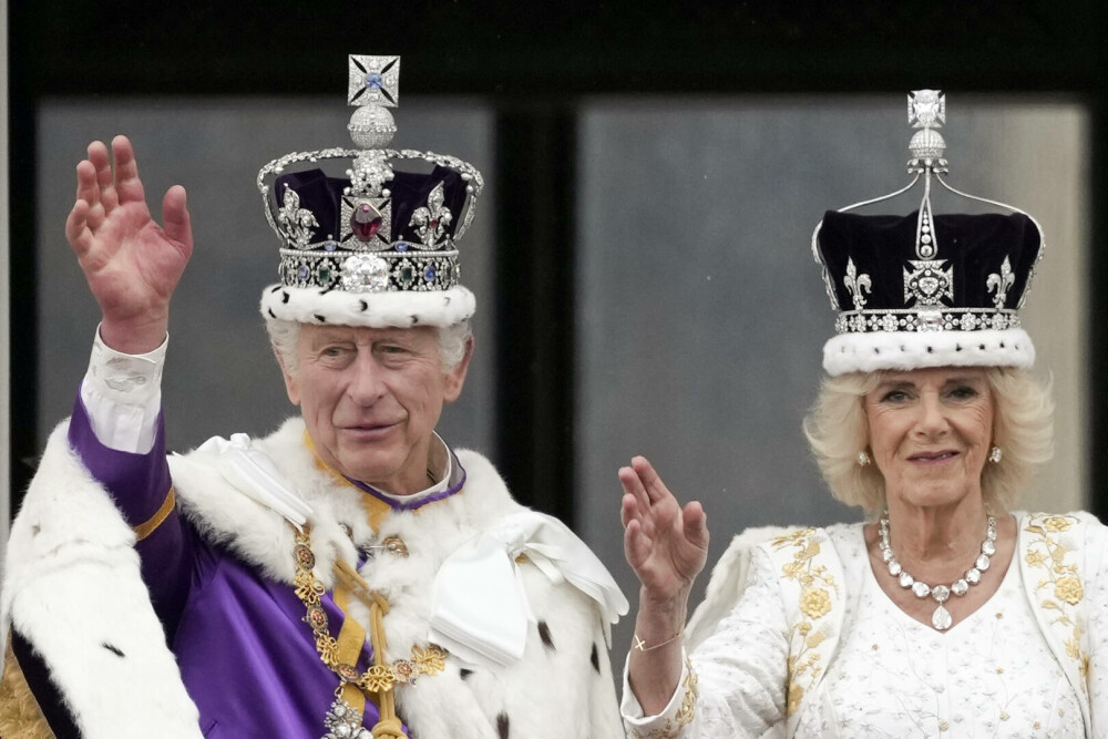 Ținuta controversată a Reginei Camilla de la încoronare. Este semnată de unul din designerii favoriți ai prințesei Diana FOTO - Imaginea 12