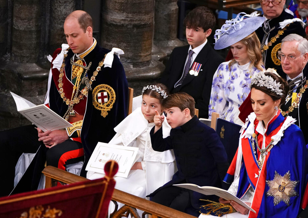 Prințul Louis a atras toate privirile la încoronarea bunicului său. Mezinul s-a măscărit în cele mai importante momente FOTO - Imaginea 2