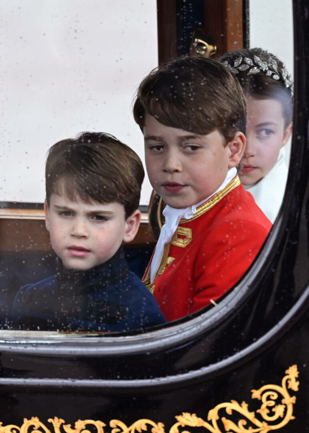 Prințul Louis a atras toate privirile la încoronarea bunicului său. Mezinul s-a măscărit în cele mai importante momente FOTO - Imaginea 7