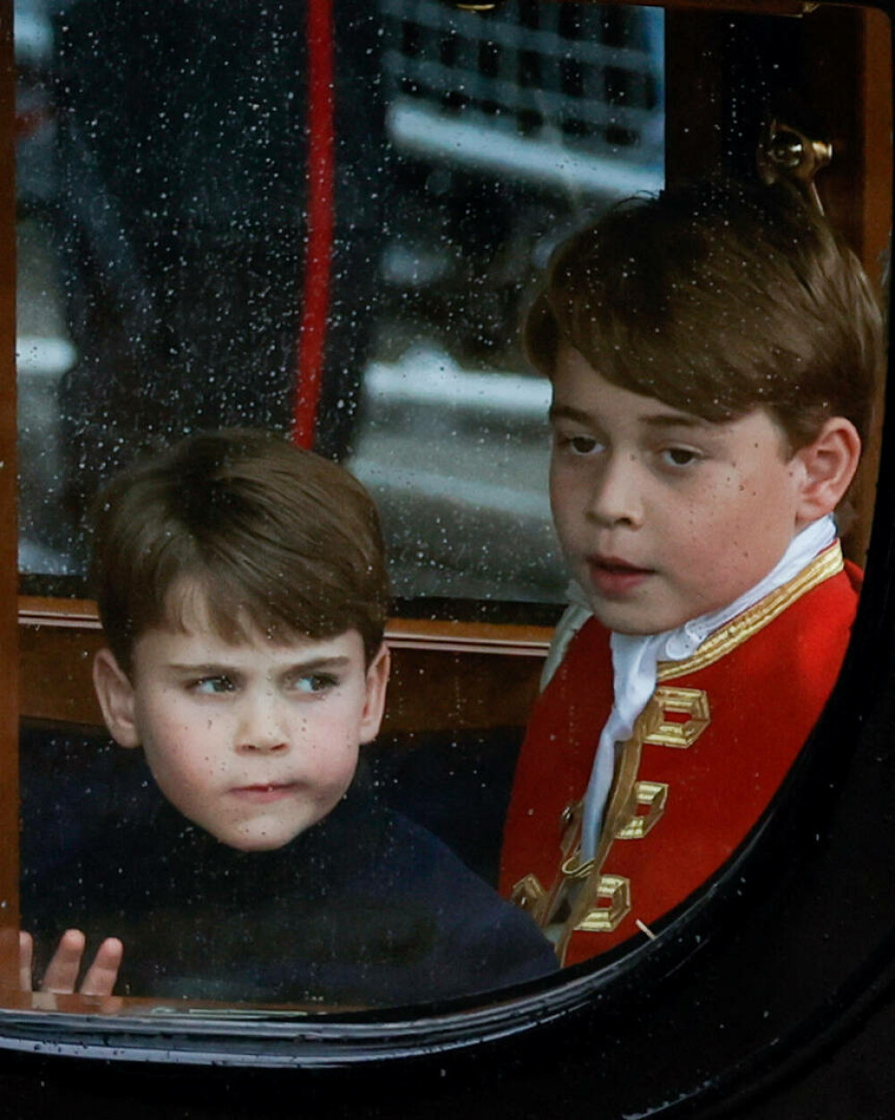 Prințul Louis a atras toate privirile la încoronarea bunicului său. Mezinul s-a măscărit în cele mai importante momente FOTO - Imaginea 8