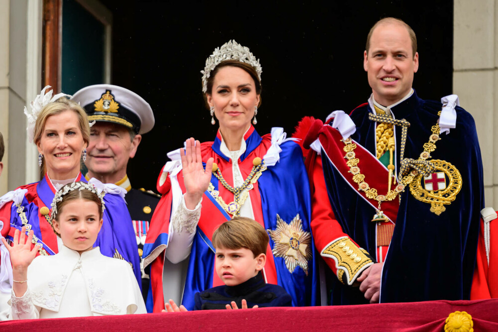 Prințul Louis a atras toate privirile la încoronarea bunicului său. Mezinul s-a măscărit în cele mai importante momente FOTO - Imaginea 9