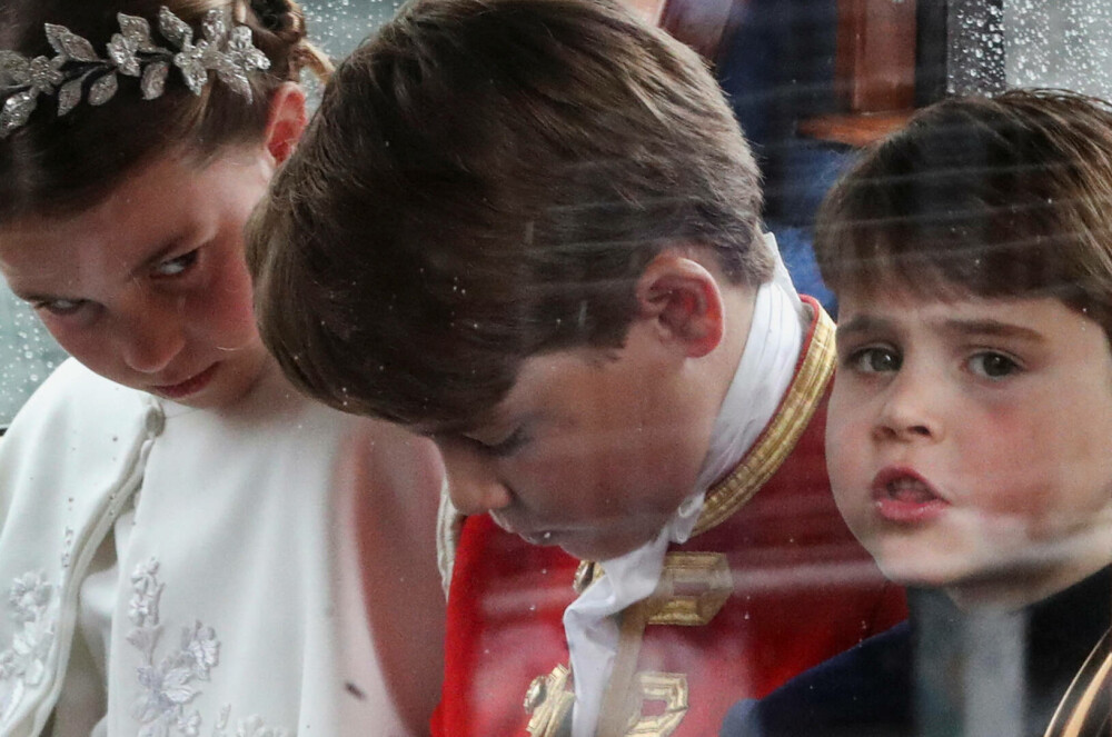 Prințul Louis a atras toate privirile la încoronarea bunicului său. Mezinul s-a măscărit în cele mai importante momente FOTO - Imaginea 17
