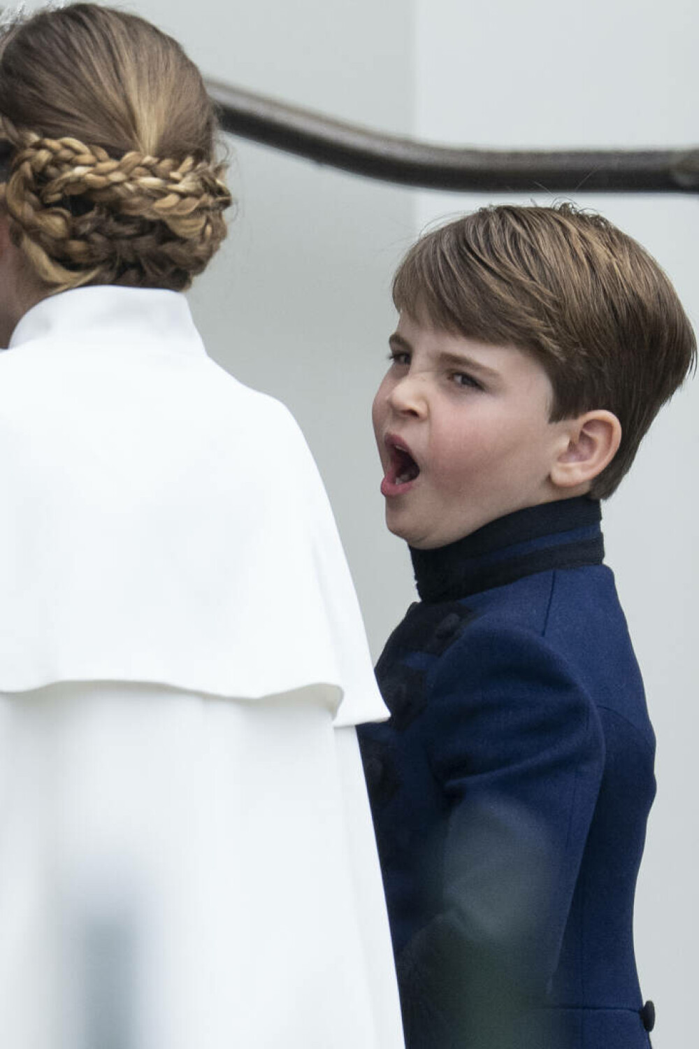 Prințul Louis a atras toate privirile la încoronarea bunicului său. Mezinul s-a măscărit în cele mai importante momente FOTO - Imaginea 20