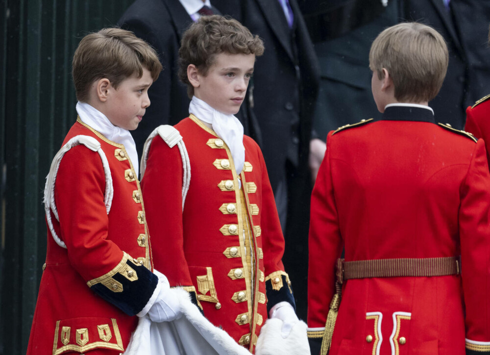 Prințul Louis a atras toate privirile la încoronarea bunicului său. Mezinul s-a măscărit în cele mai importante momente FOTO - Imaginea 22