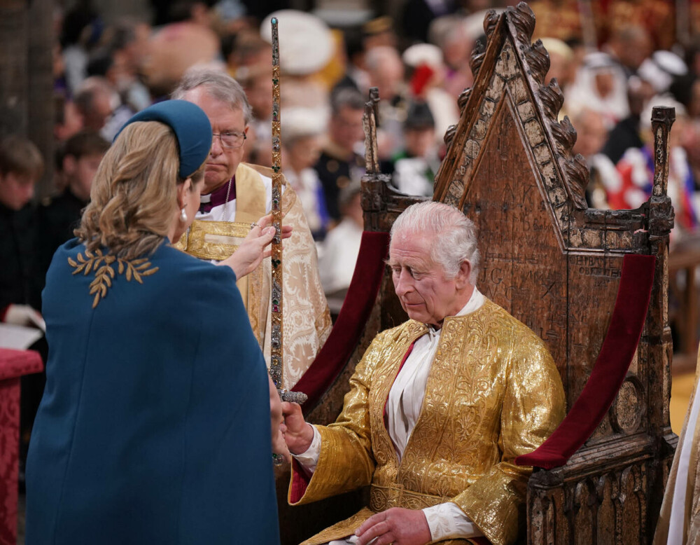 Cine este femeia misterioasă de la încoronarea regelui Charles al III-lea. A jucat un rol cheie în ceremonie | GALERIE FOTO - Imaginea 5