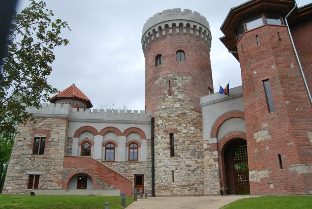 „Castelul lui Țepeș” din București, un monument istoric mai puțin știut. Ce se află în interiorul turnului | GALERIE FOTO - Imaginea 1