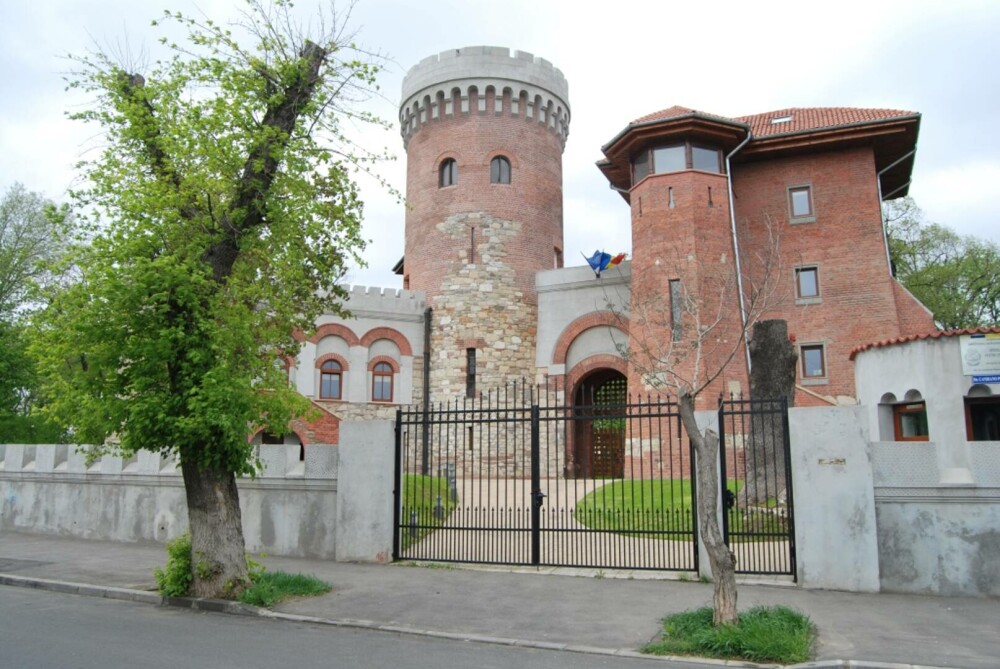„Castelul lui Țepeș” din București, un monument istoric mai puțin știut. Ce se află în interiorul turnului | GALERIE FOTO - Imaginea 2