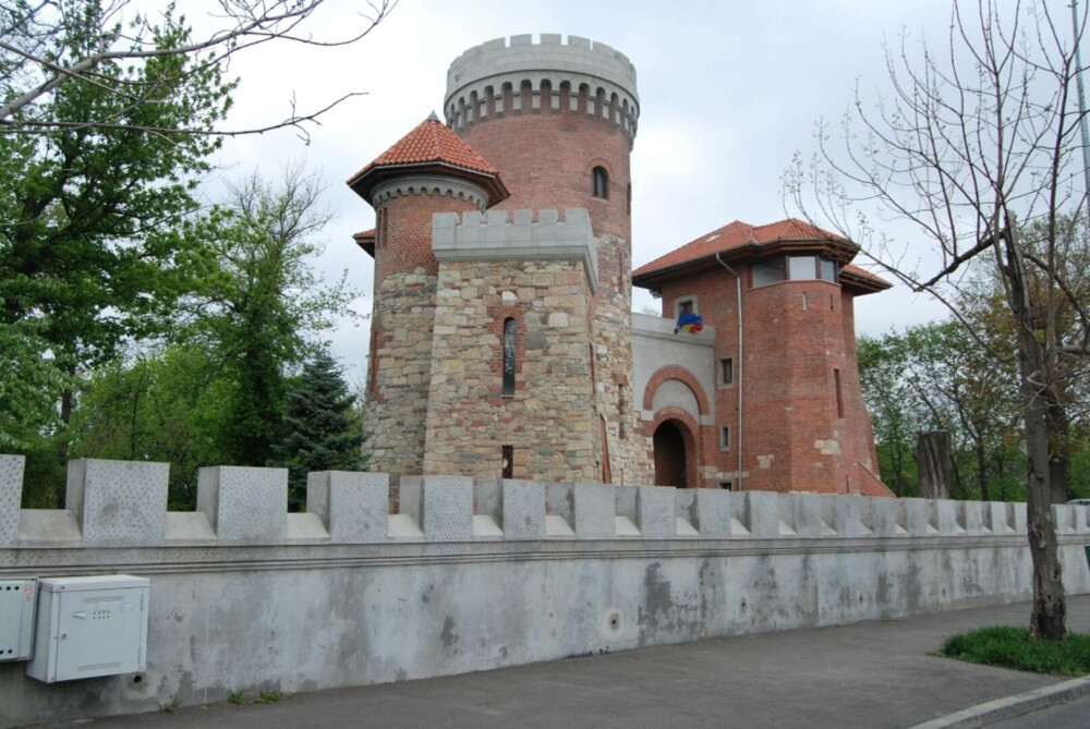 „Castelul lui Țepeș” din București, un monument istoric mai puțin știut. Ce se află în interiorul turnului | GALERIE FOTO - Imaginea 3