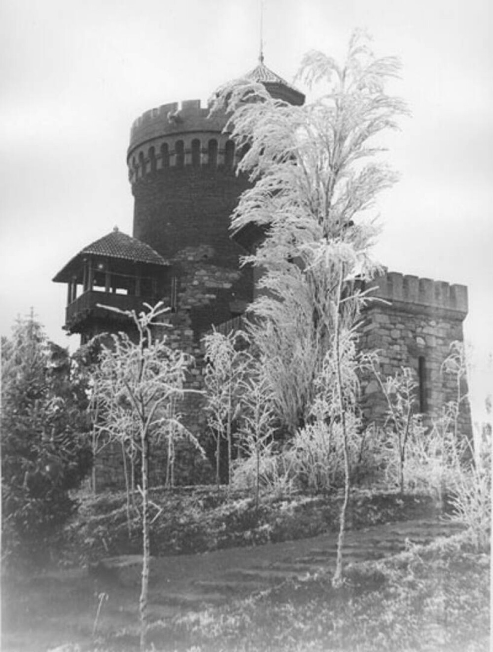 „Castelul lui Țepeș” din București, un monument istoric mai puțin știut. Ce se află în interiorul turnului | GALERIE FOTO - Imaginea 13