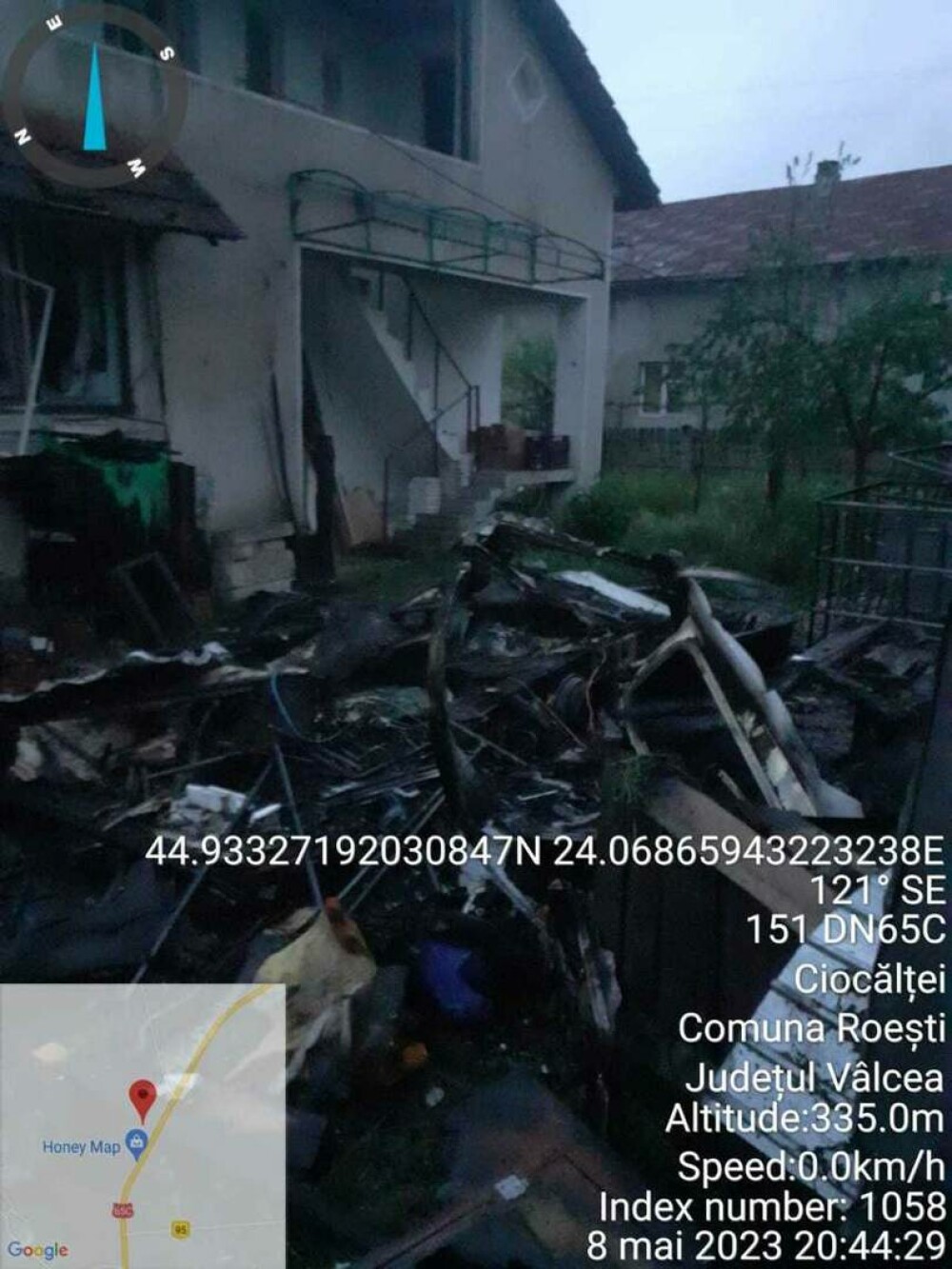 Incendiu violent în Vâlcea, la o rulotă aflată în apropierea unei case. Patru bărbaţi au suferit arsuri - Imaginea 2
