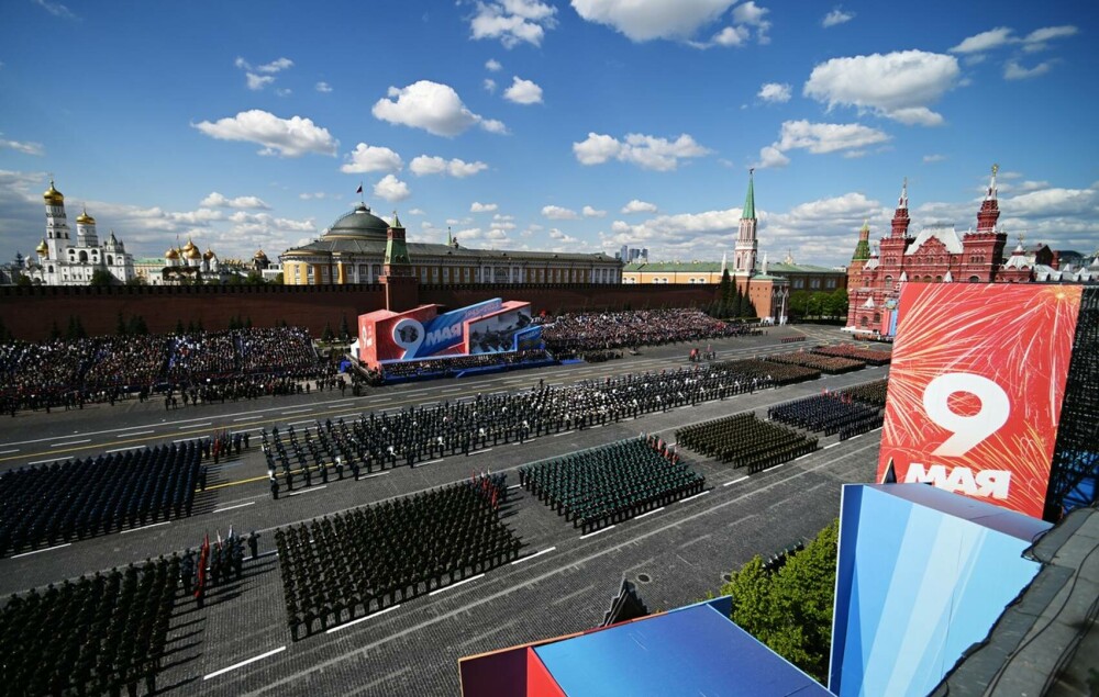 Paradă militară în Rusia, de Ziua Victoriei, sub amenințarea atacurilor cu drone. Cine a stat alături de Putin. FOTO și VIDEO - Imaginea 7