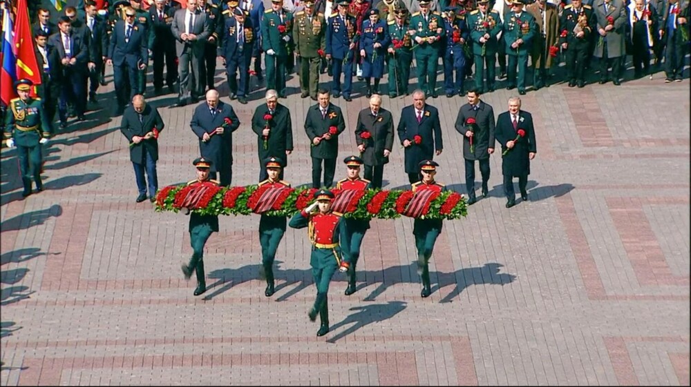 Președintelui Lukașneko i s-a făcut rău în timpul paradei de la Moscova. Nu a mai rămas la dineul oferit de Putin - Imaginea 4