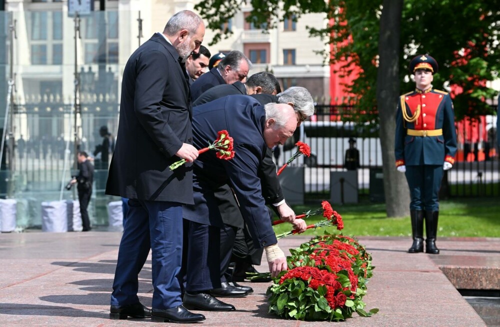 Președintelui Lukașneko i s-a făcut rău în timpul paradei de la Moscova. Nu a mai rămas la dineul oferit de Putin - Imaginea 8