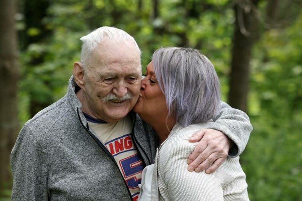 Un tată și fiica sa s-au reunit după 50 de ani în care nu au mai știut nimic unul de celălalt. GALERIE FOTO - Imaginea 1