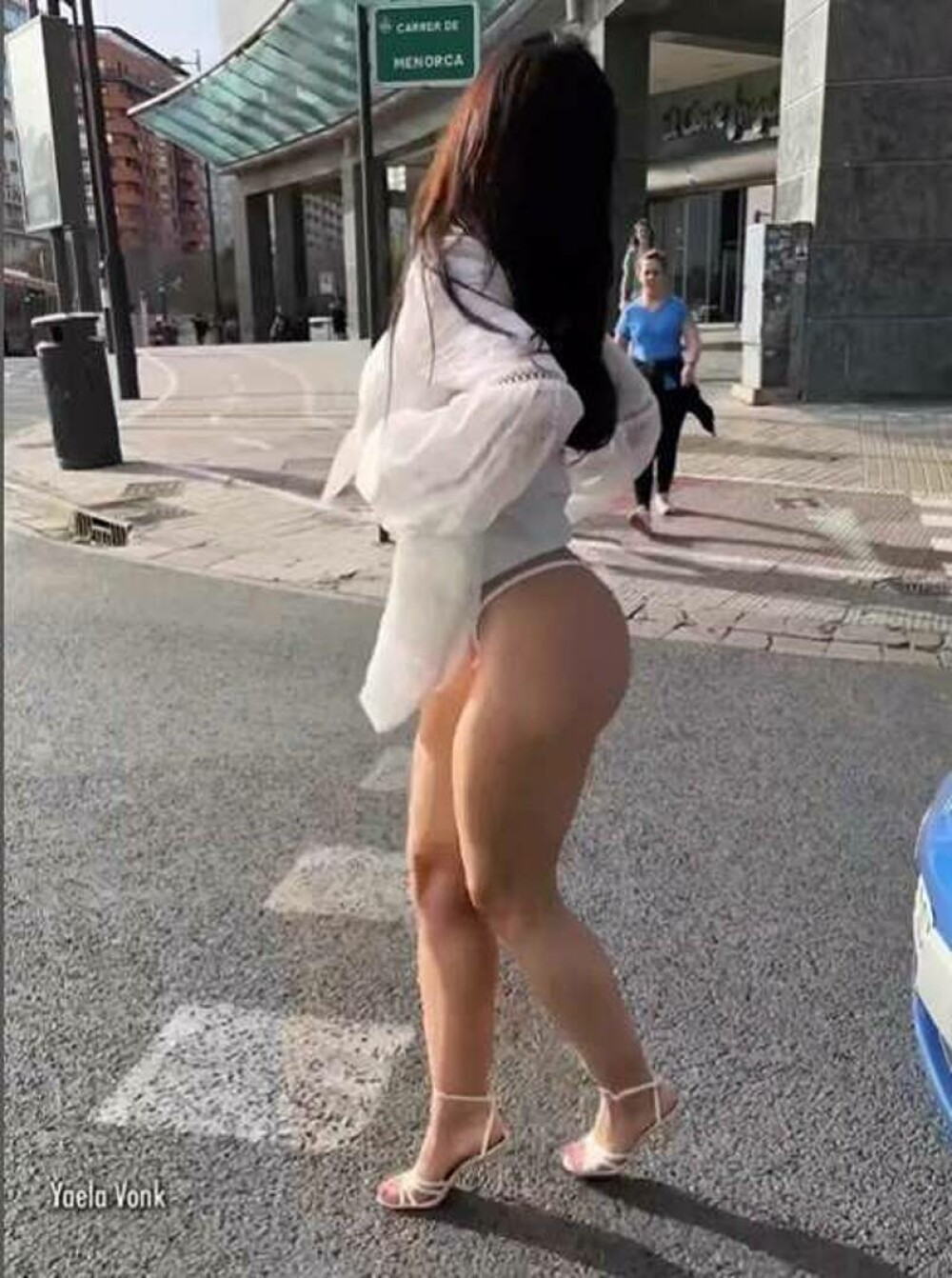 Cel mai flexibil model de pe OnlyFans și-a arătat abilitățile în public. Șoferii au rămas blocați la semafor | FOTO&VIDEO - Imaginea 13