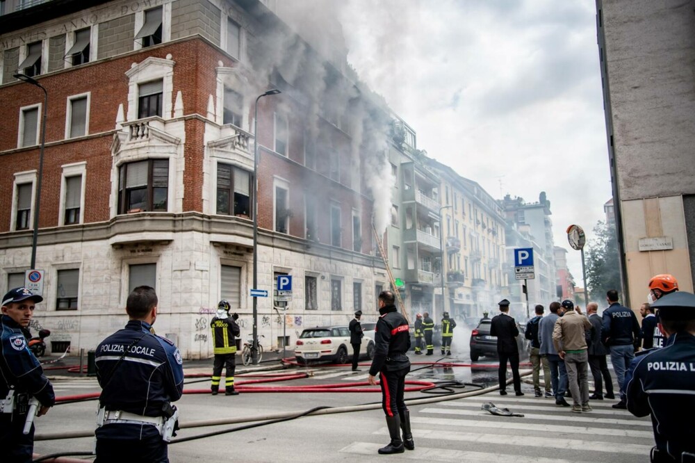 Explozie puternică în Milano. Mai multe mașini au luat foc în centrul orașului | FOTO și VIDEO - Imaginea 7