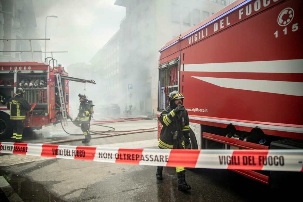 Explozie puternică în Milano. Mai multe mașini au luat foc în centrul orașului | FOTO și VIDEO - Imaginea 9