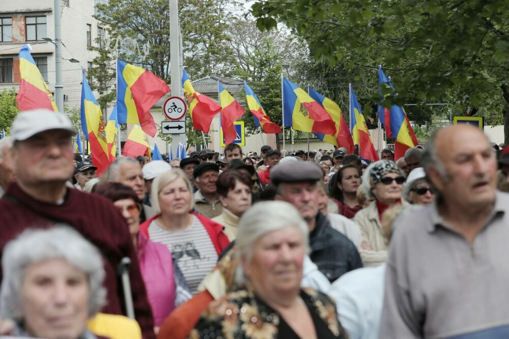 Protest masiv la Chișinău. Adepții Partidului „ȘOR” s-au strâns în faţa instanţei: „Vrem cu Rusia! Vrem să trăim cu ruşii” - Imaginea 2