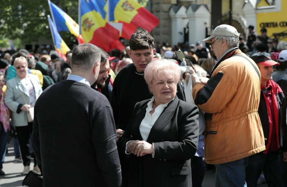 Protest masiv la Chișinău. Adepții Partidului „ȘOR” s-au strâns în faţa instanţei: „Vrem cu Rusia! Vrem să trăim cu ruşii” - Imaginea 4