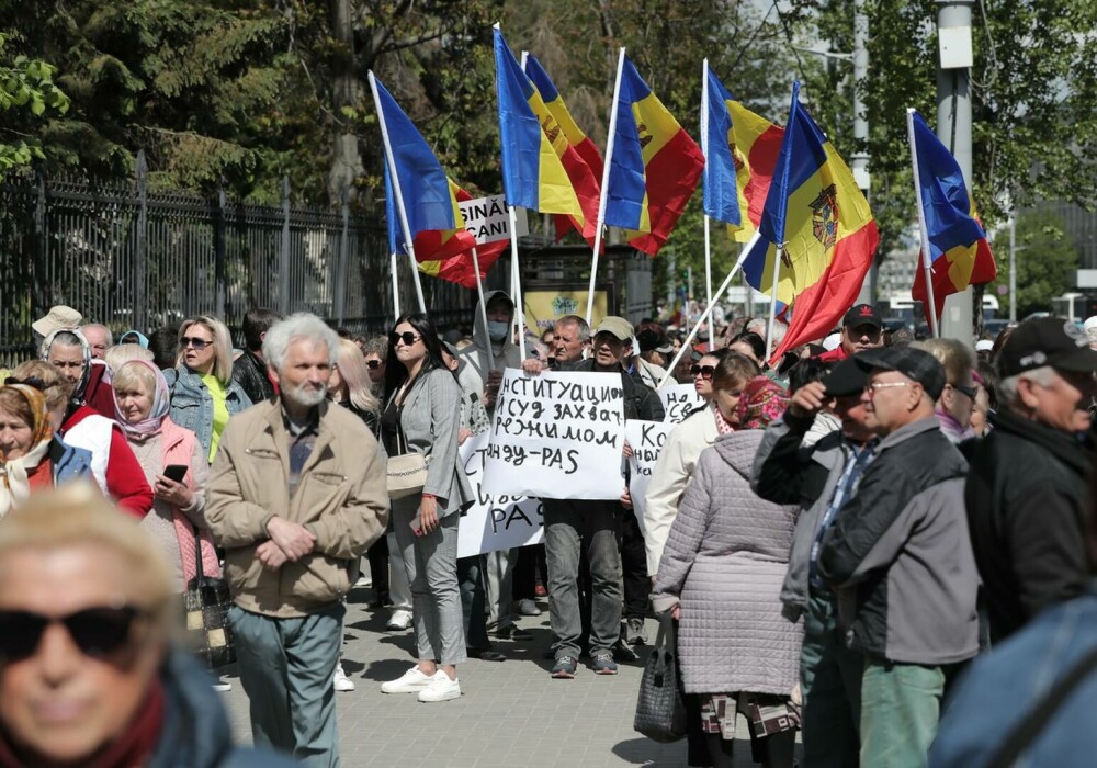 Protest masiv la Chișinău. Adepții Partidului „ȘOR” s-au strâns în faţa instanţei: „Vrem cu Rusia! Vrem să trăim cu ruşii” - Imaginea 6