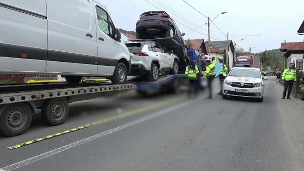 Momentul în care o femeie este lovită mortal de un TIR pe trecerea de pietoni, în Argeș. Victima, târâtă câteva zeci de metri - Imaginea 2